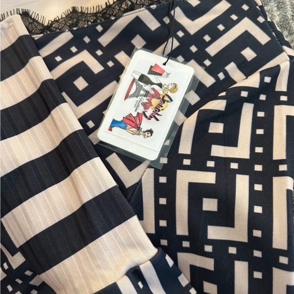 Designer 2-Piece skirt suit - Picture 5 of 16